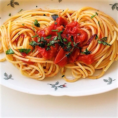 Scarpariello allo spaghettone con pomodorino di Corbara